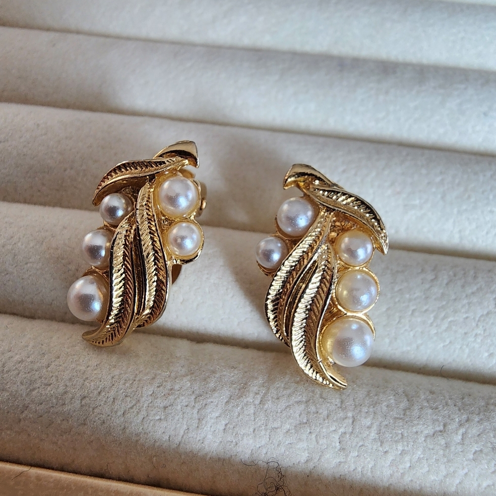 Vintage Gold Tone Leaf Faux Pearl Clip On Earrings Cluster Botanical Retro - Picture 7 of 8